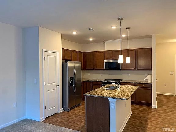 4th image of 1126 Gemfor St #1026