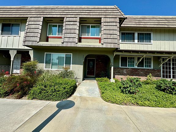 Beautiful townhome located in a desirable planned unit development!