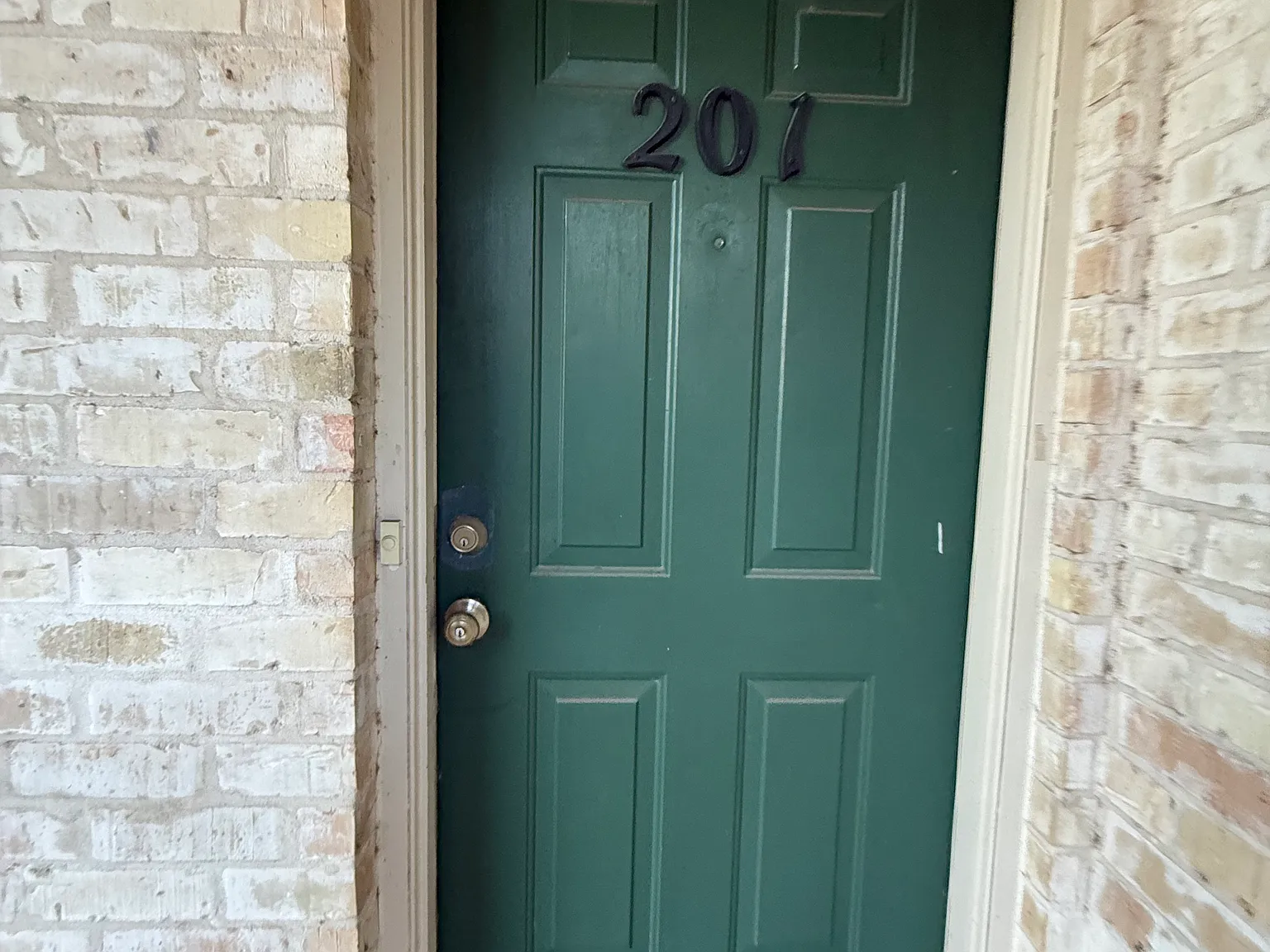 1 bed, 700 sqft, $1,050 — Photo 2