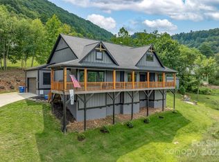 11 Farm Cove Ln, Leicester, NC 28748