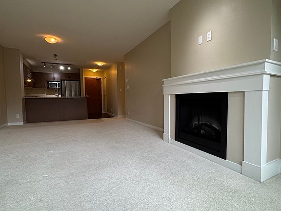 5th image of 3105 Lincoln Ave #204