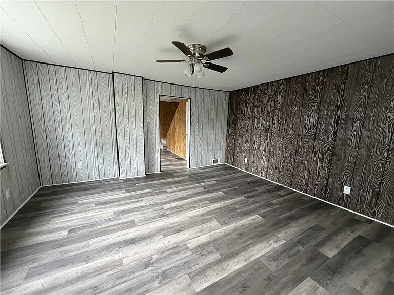 1154 Eisenhower Dr — Photo 5