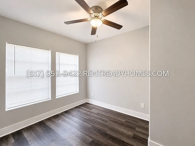 102 Anderson St — Photo 2