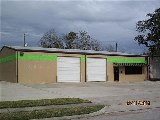 2nd image of 500 W Plantation Dr