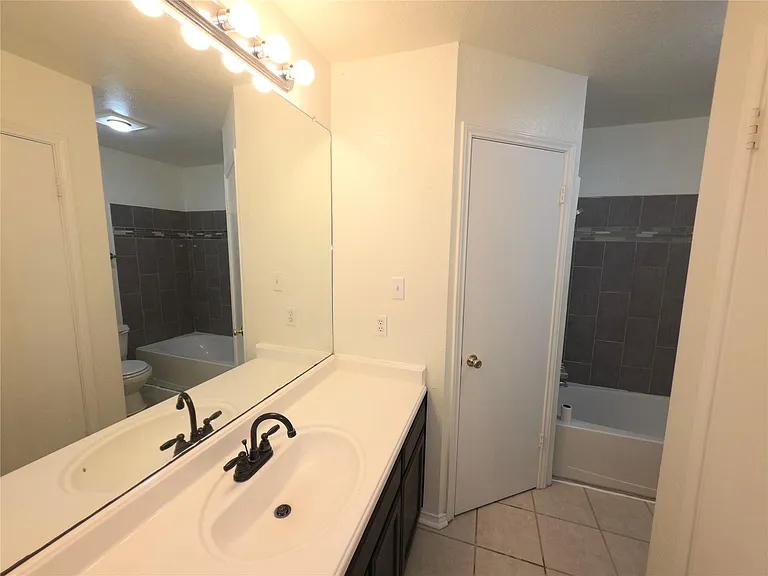 1600 Hollow Tree Blvd — Photo 17
