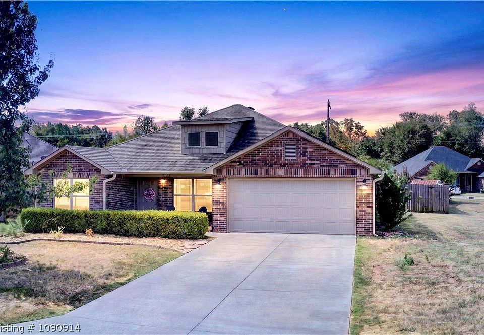 1st image of 2305 Regency Ln