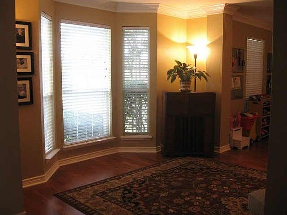 3rd image of 6720 Thornbury Dr
