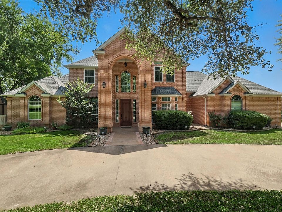 1st image of 135 Woodstream Ct