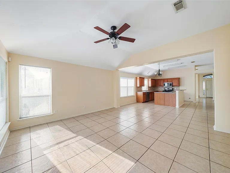 20410 Pomegranate Ln — Photo 8