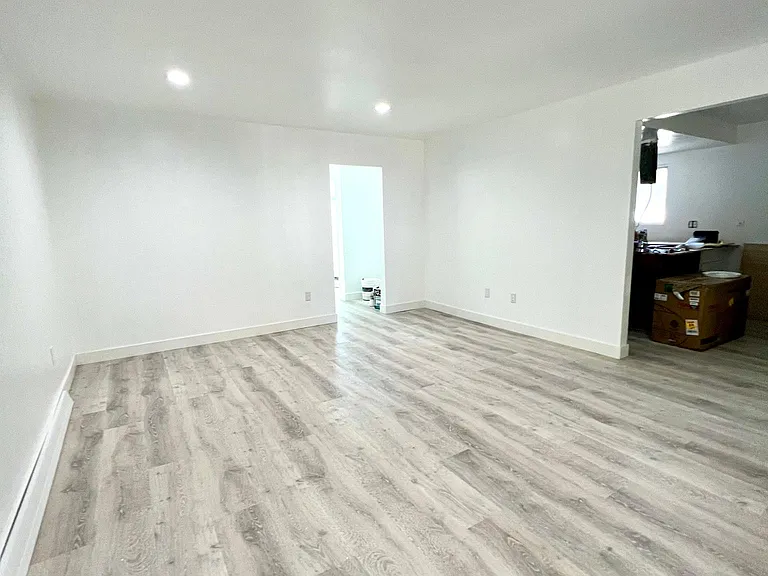 2601 W Orion Ave — Photo 2
