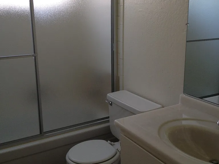 2209 Q St — Photo 8