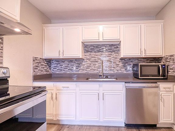 3rd image of 2221 Bowie Dr #6