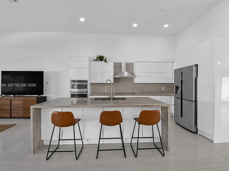 710 Lake Blvd — Photo 6
