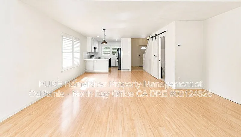 3 bed, 2.5 bath, 1900 sqft, $3,700 — Photo 4