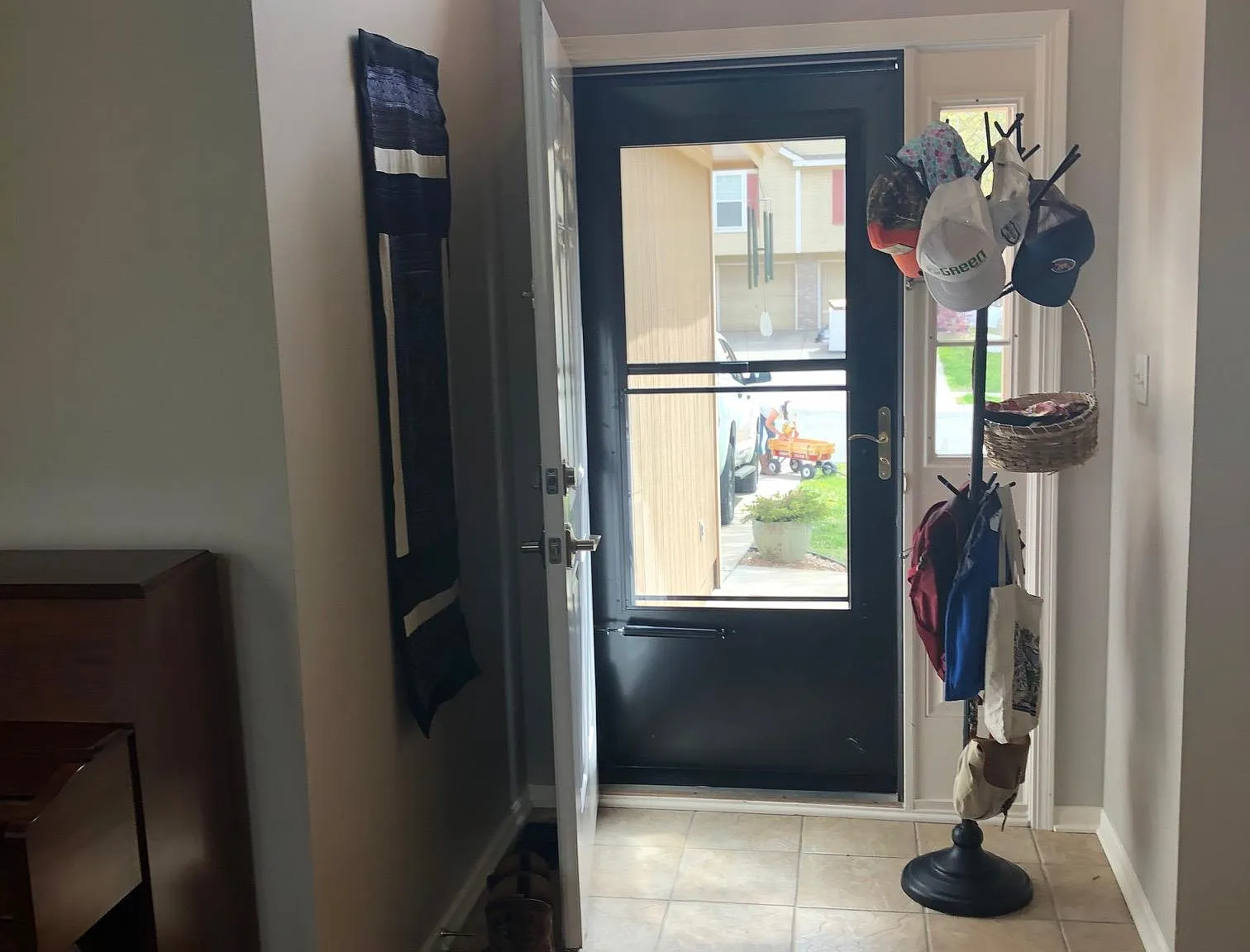 4 bed, 1900 sqft, $2,200 — Photo 2