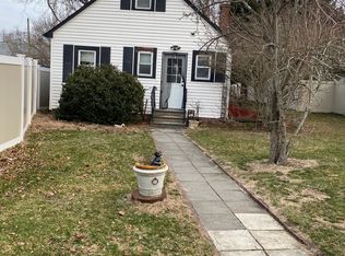 46 Leonard St, Smithtown, NY 11787