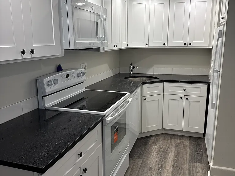 60 Strawberry Hill Ave #418 — Photo 5
