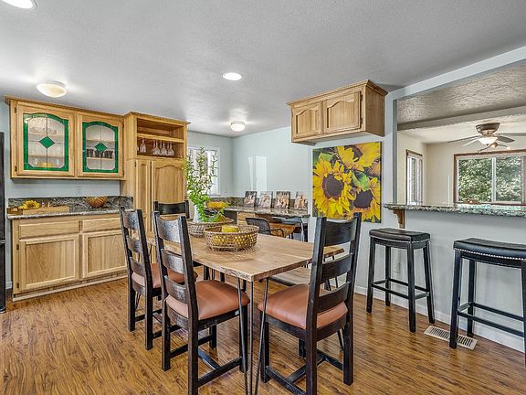 3rd image of 14663 Holly Ln