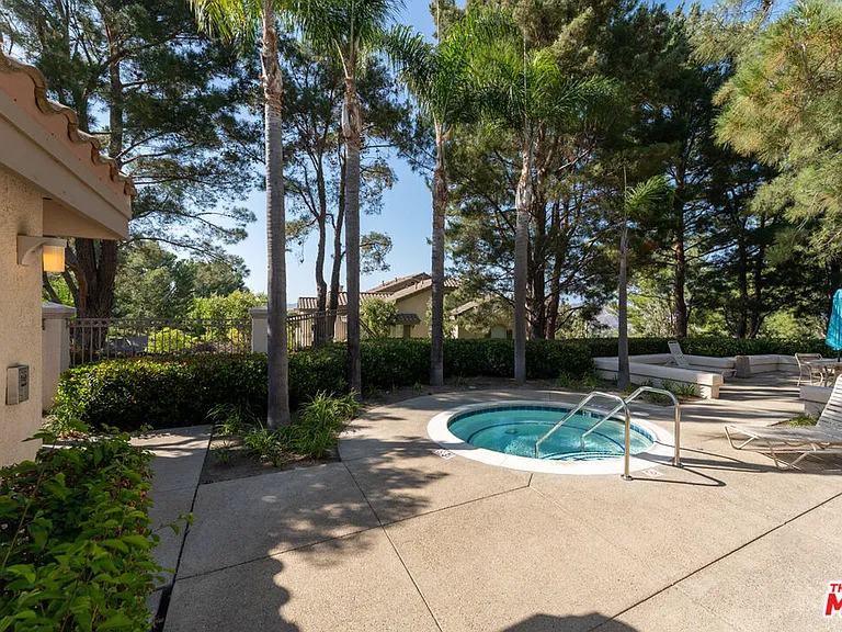 1010 S Farralon Ln — Photo 19