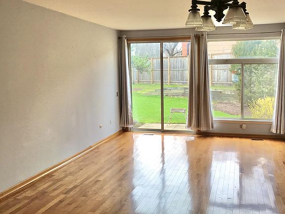 3rd image of 1018 E Wilson Ave