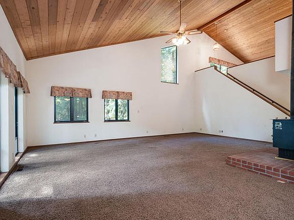 5th image of 2611 Skylark Ln
