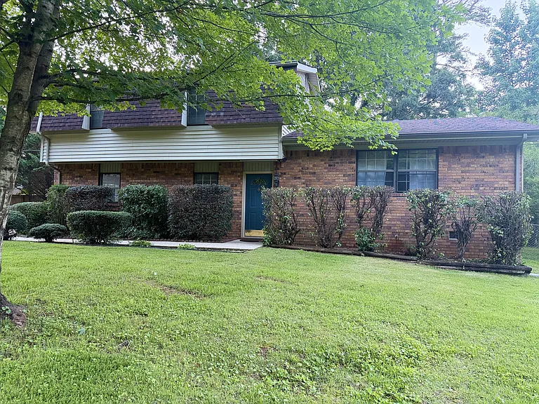 7111 Middle Valley Rd — Photo 2