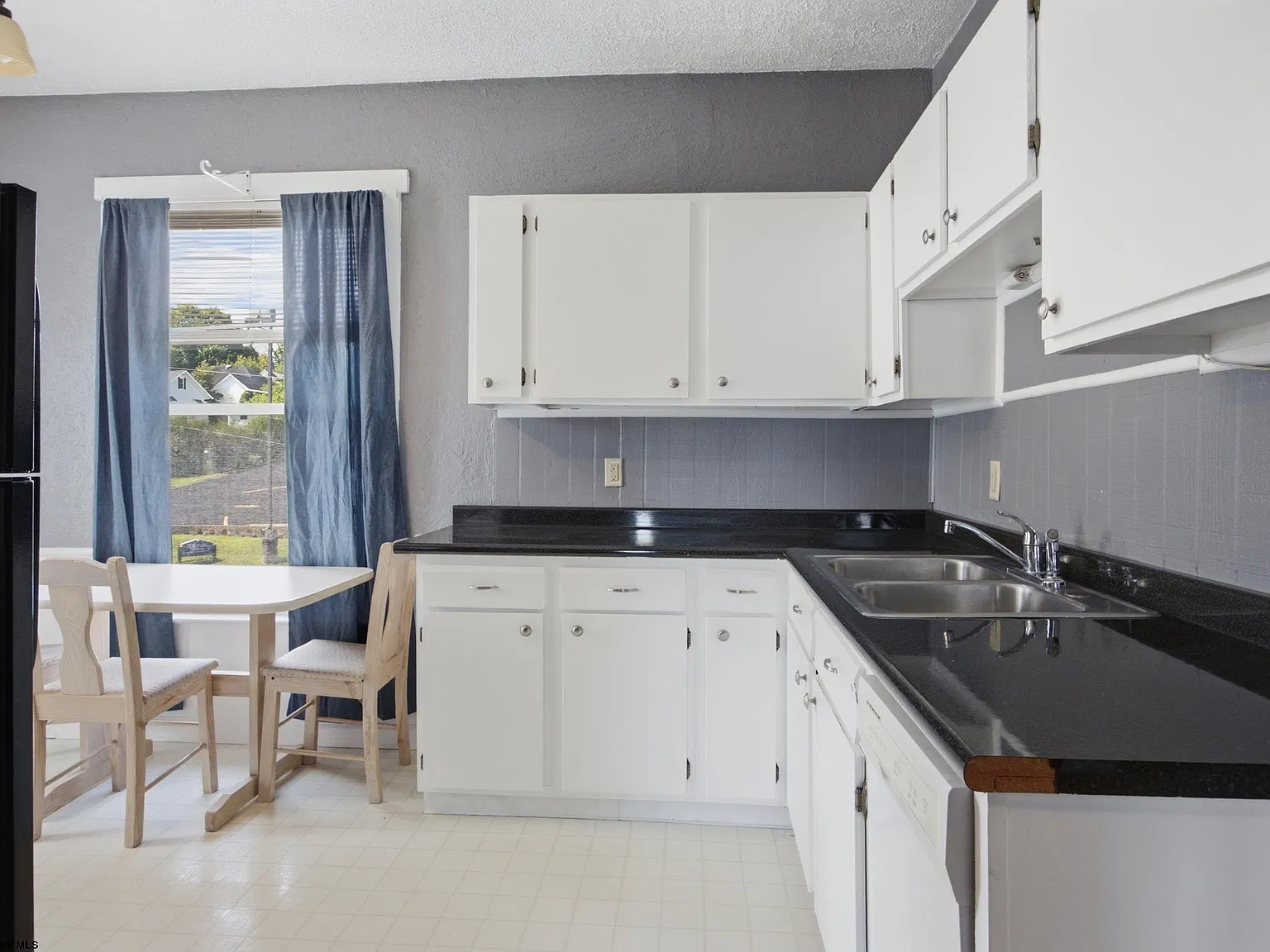 2 bed, 1.0 bath, $1,200 — Photo 3