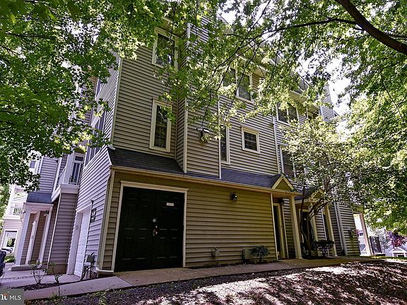 2nd image of 12886 Fair Briar Ln