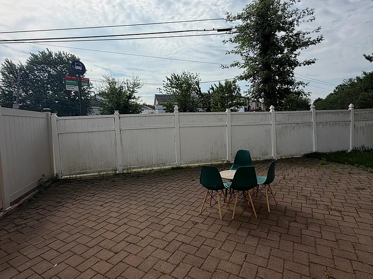 Erika Loop — Photo 12