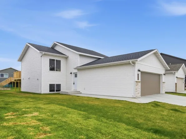 6638 68th St S, Horace, ND 58047