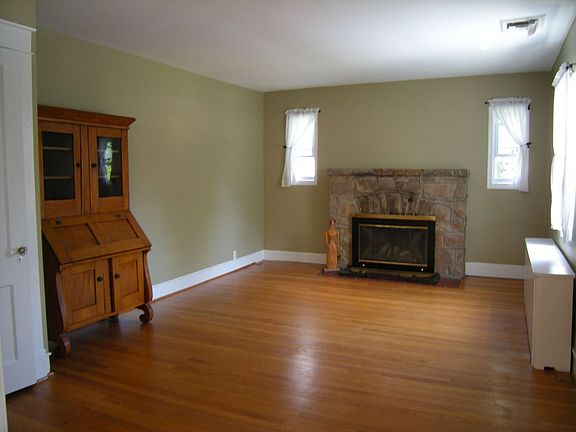 Living Room/Stone FP