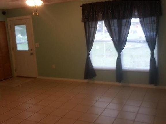 4th image of 904 Jacaranda Dr