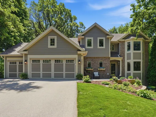1021 Wildwood Way, Chaska, MN 55318