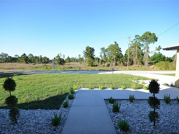 3rd image of 1242 HATHOR STREET E