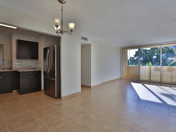 3rd image of 870 NW 87th Ave APT 206