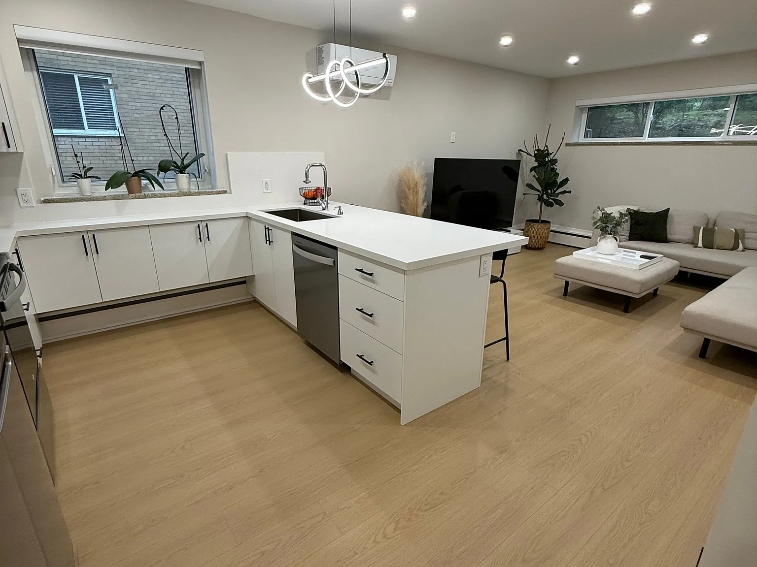 2 bed, $2,700 — Photo 3