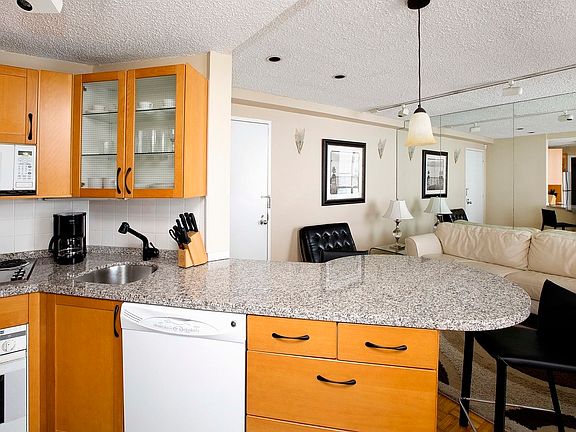 3rd image of 150 W 51st St APT 1012