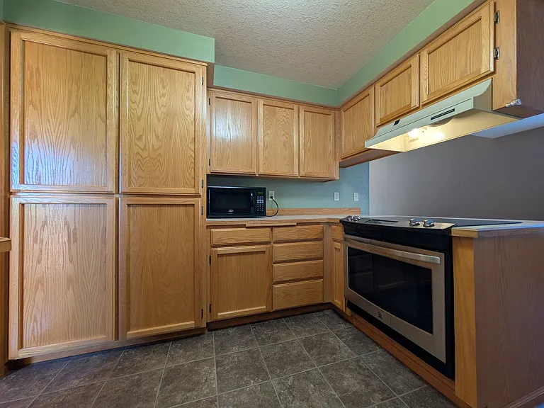 2558 Cubit St — Photo 9