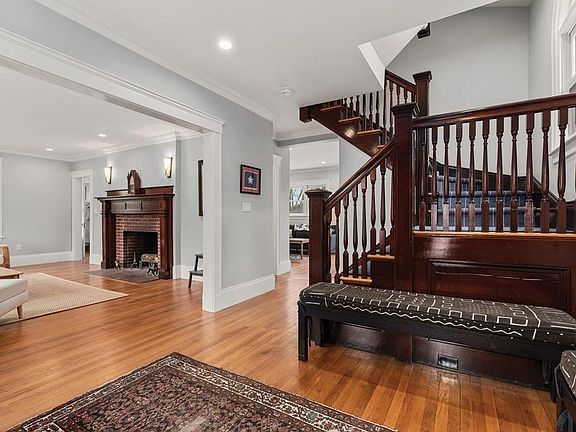 3rd image of 1743 Beacon St