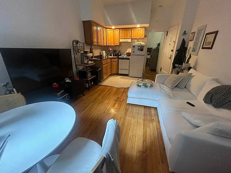 512 E 88th St #3D — Photo 2