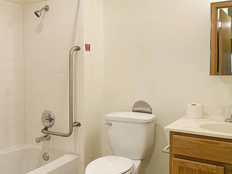 1119 Roseland Dr — Photo 29