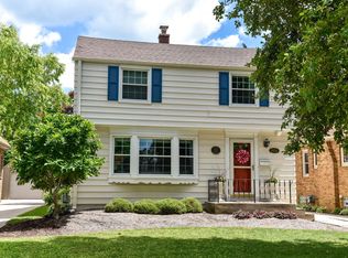 5834 N Bay Ridge Ave, Whitefish Bay, WI 53217
