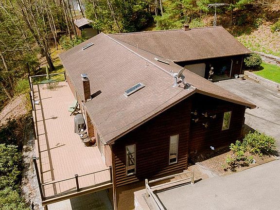 2nd image of 640 Jacks Mountain Ln