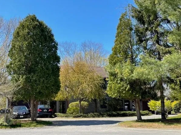 78 Independence Ct, Portsmouth, RI 02871