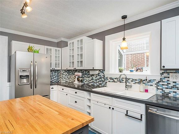 5th image of 405 W Radiance Dr