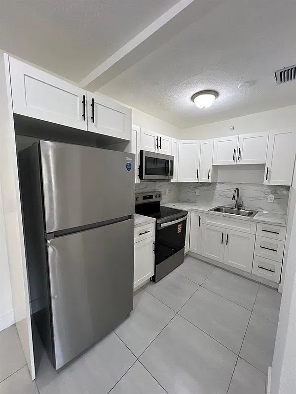 8125 Nw 6th Ave # #01 Miami, Fl 33150 — Photo 2