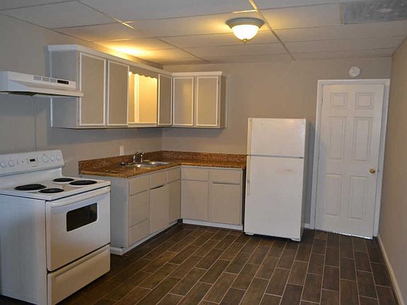 3rd image of 315 Kingwood Ln