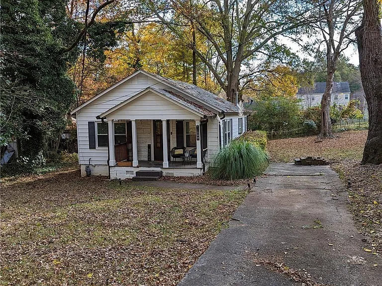166 Hill St SE — Photo 1