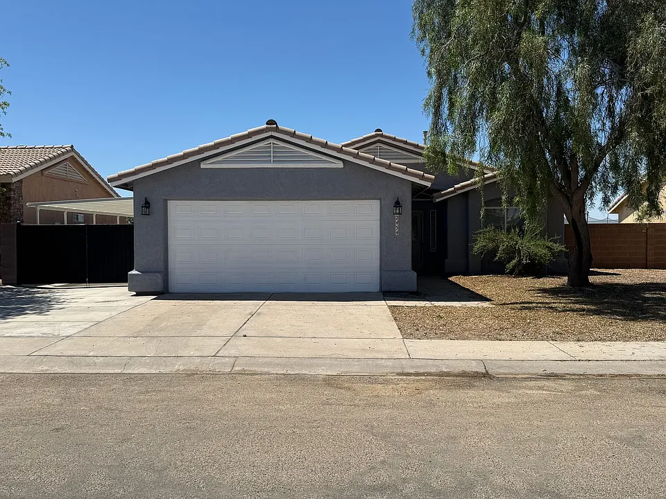 2454 E Saguaro Dr