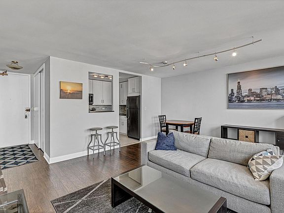 4th image of 2626 N Lakeview Ave APT 4111